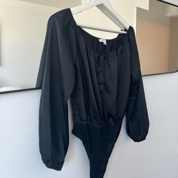 Off the shoulder long-sleeve bodysuit top - Picture 5 of 6
